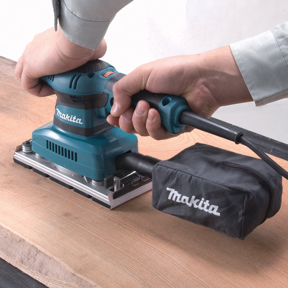 Lixadora Orbital Makita Bo3711